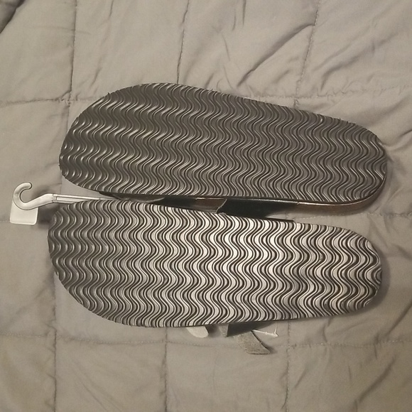 Time and Tru Women's Asymmetric Strap Footbed Sandals NWT - Picture 2 of 4